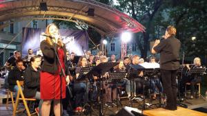 19598434_1900972383506890_1231342930655766218_n