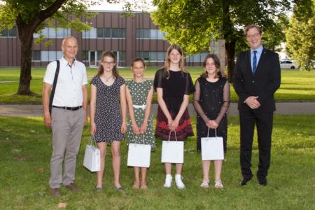 Odličnjakinje glasbene šole