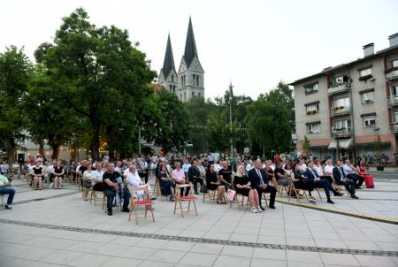 Publika na mestni ploščadi
