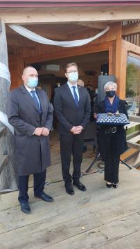 Minister in župan pred potopom penine