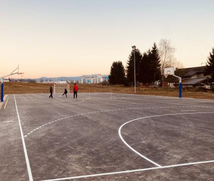 Igrišče v Mahovniku