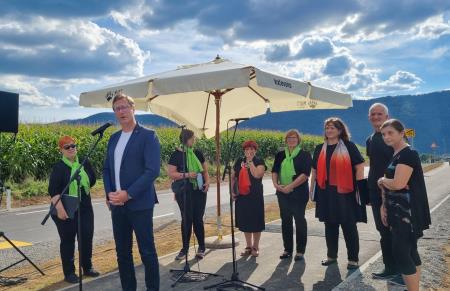 Nagovor župana in zbor v ozadju