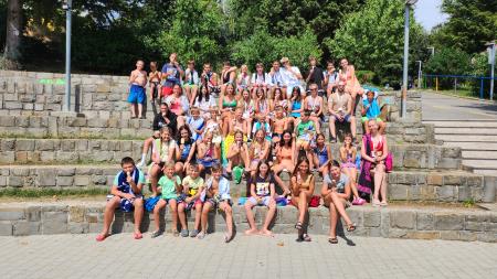 Skupina otrok na letovanju