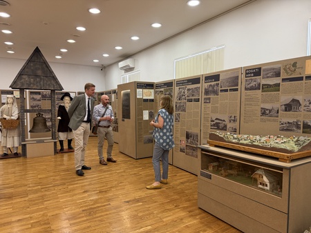 Ogled razstave v Pokrajinskem muzeju