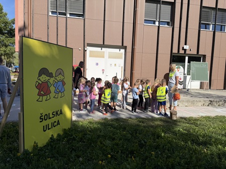 Otroci iz vrtca pred štartom