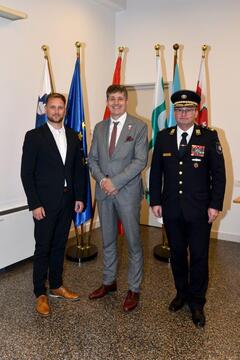 Župan Gregor Košir, minister Borut Sajovic in poveljnik Leon Behin