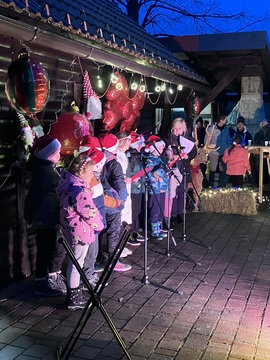 Nastop otrok_Bazar v Kočevski Reki